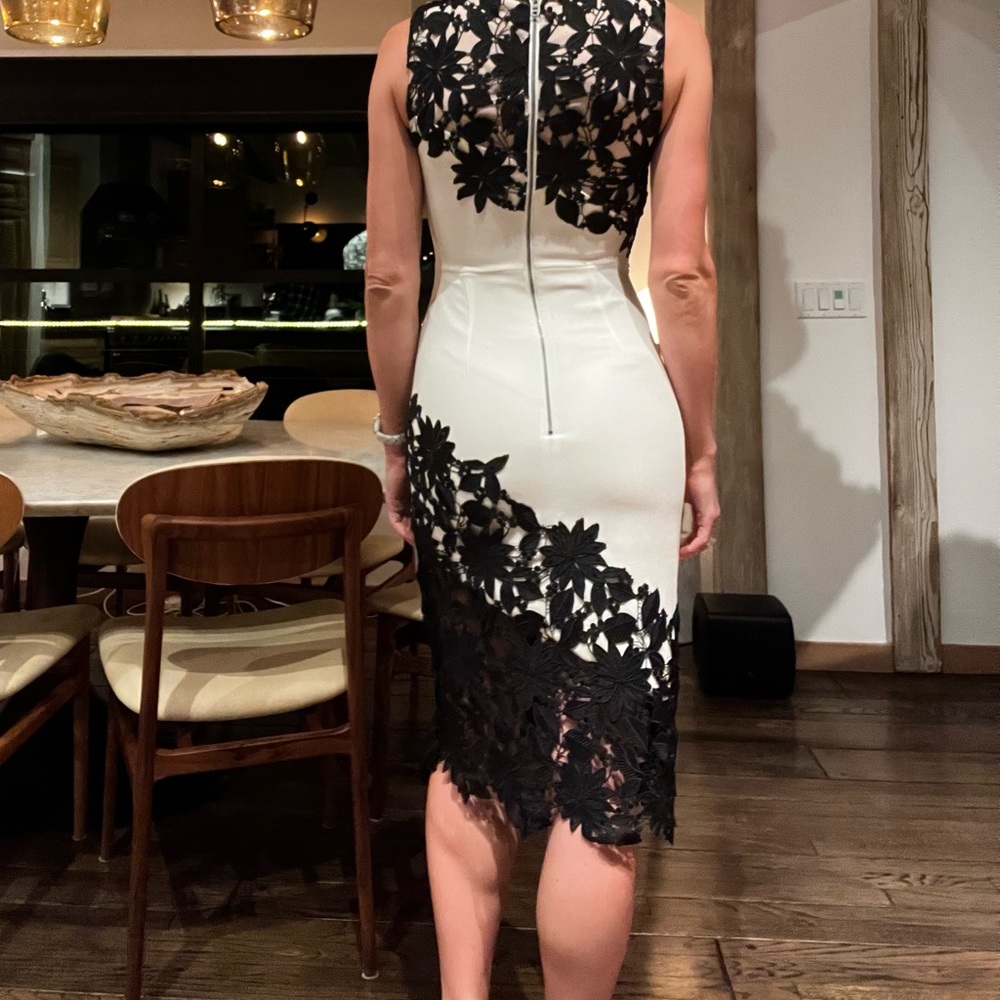 Alice and Olivia - Picture 5 of 10